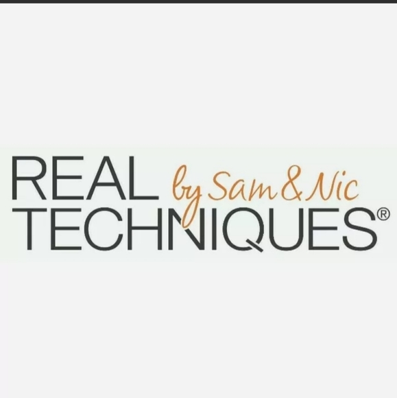 Real Techniques by Sam & Nic Expert Air Cushion Sponge 01712 New Makeup … - Picture 12 of 14